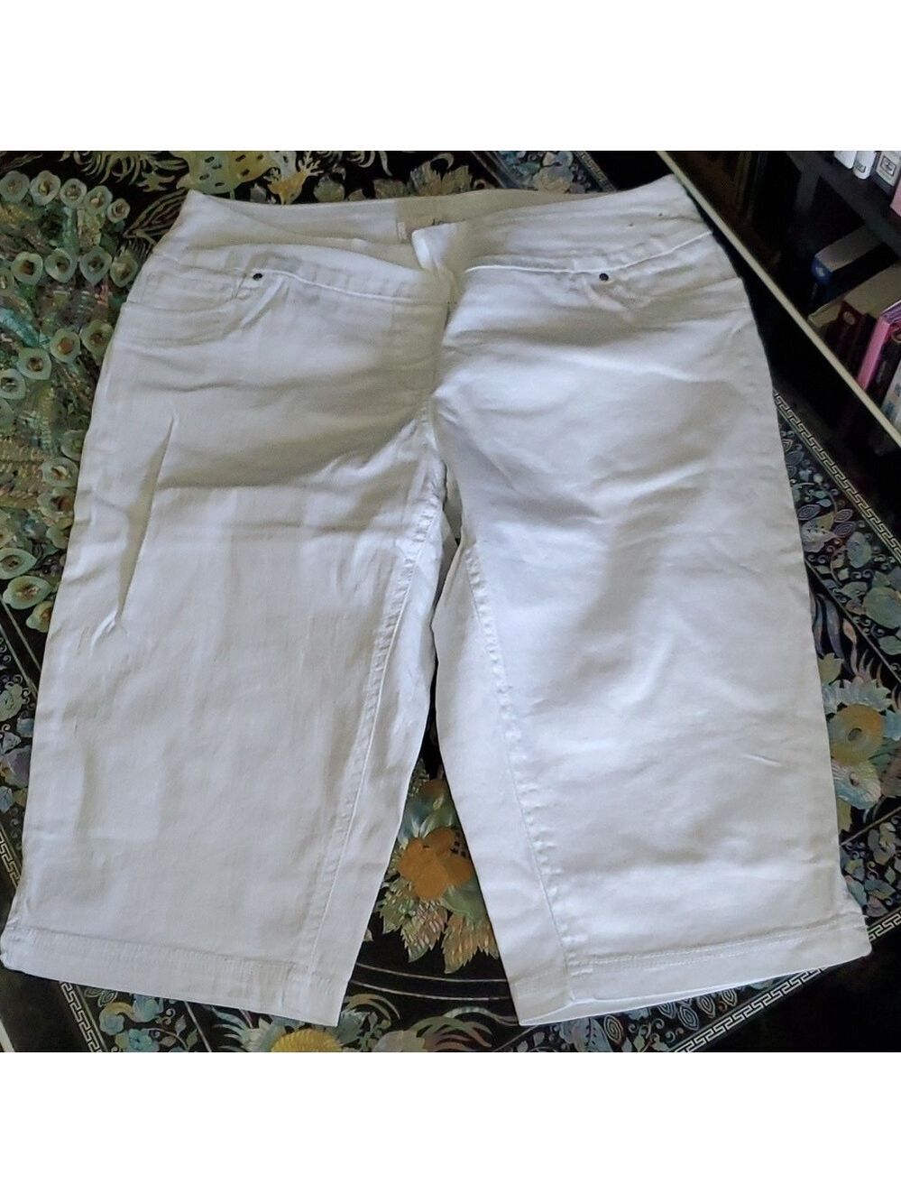 Contrast capris size 14p